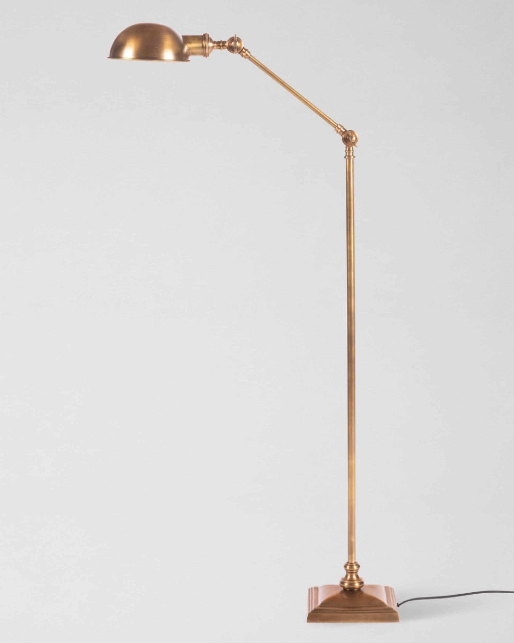 JEFFERSON Floor Lamp in Antique Brass MINDTHEGAP Gold Contemporary
